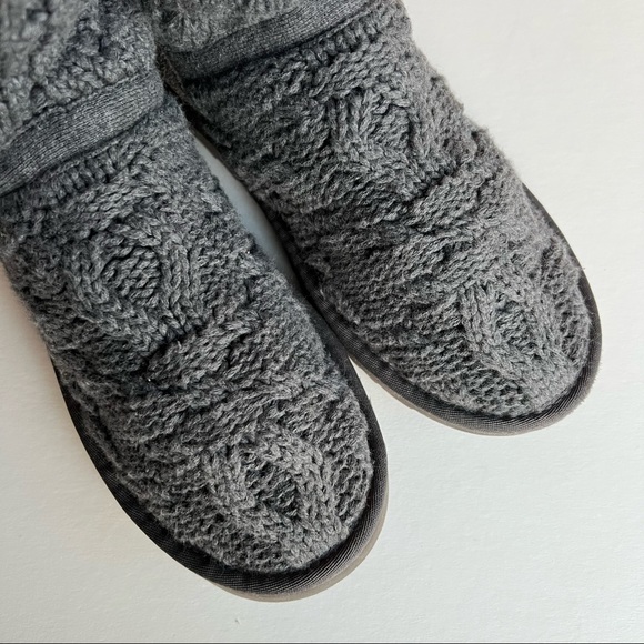 UGG Gray Knit Boots - Picture 4 of 7